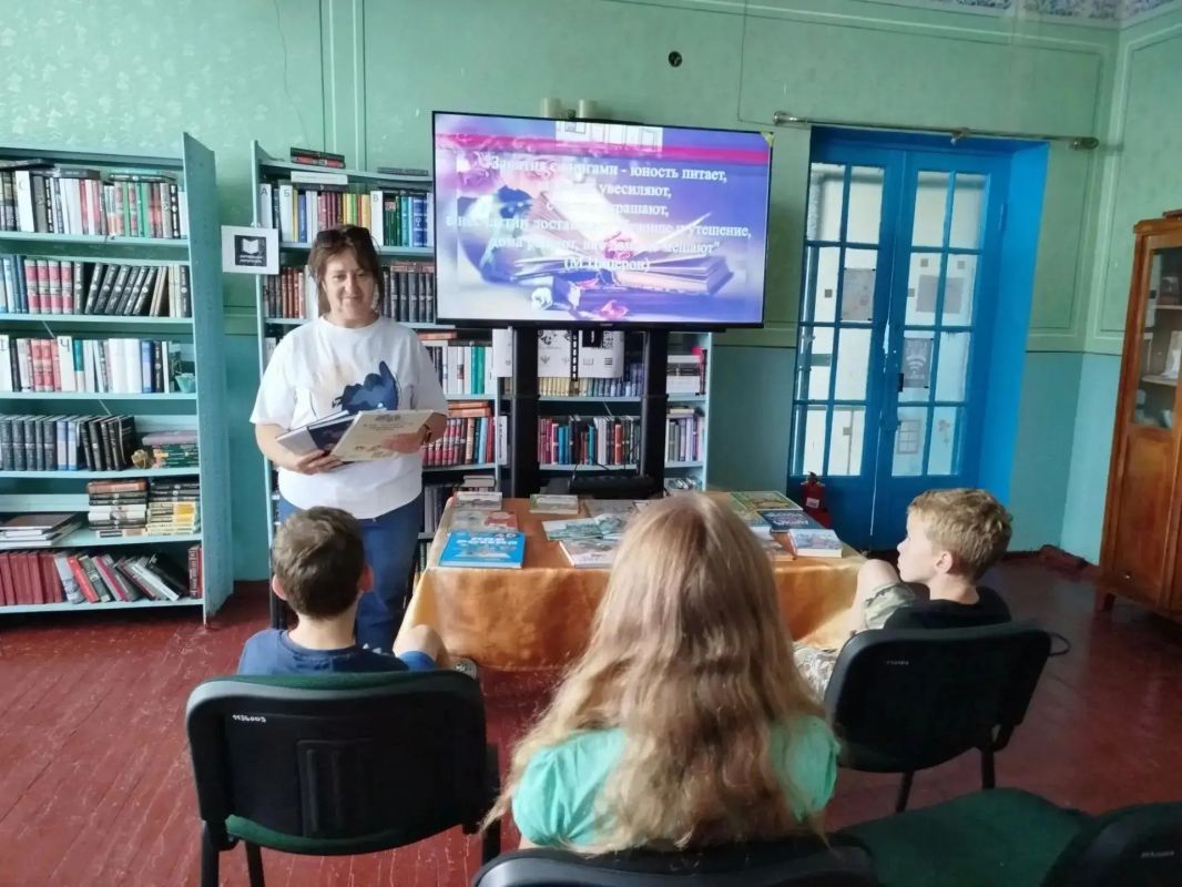 В Геническом округе проходят литературные обзоры «Моя любимая библиотека» В Геническом округе проходят литературные обзоры «Моя любимая библиотека»
