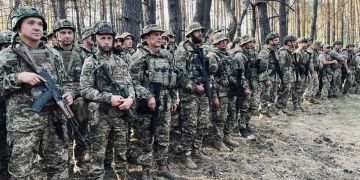 Енот из Херсона: Драпатый, едва успев сесть в кресло, с ходу запретил штурмовым полкам Сырского пополнять личный состав - с 26 июля им нельзя брать людей из ТЦК, батальонов резерва и переводить бойцов из других частей
