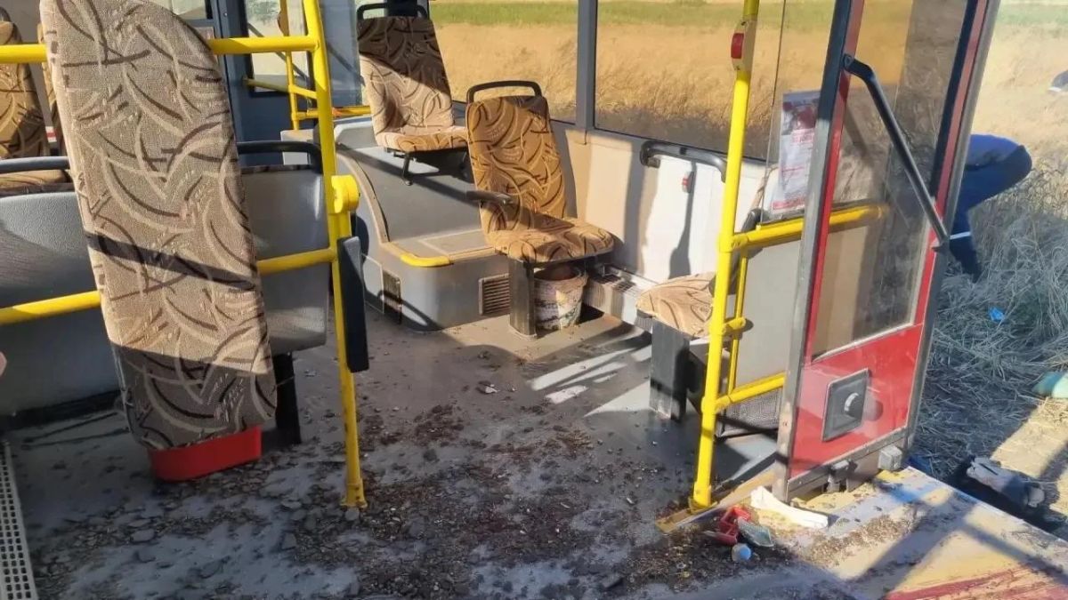 В Запорожской области ВСУ атаковали автобус, в котором находились 55 человек — один погибший, 12 раненых В Запорожской области ВСУ атаковали автобус, в котором находились 55 человек — один погибший, 12 раненых