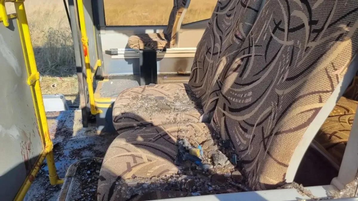 В Запорожской области ВСУ атаковали автобус, в котором находились 55 человек — один погибший, 12 раненых В Запорожской области ВСУ атаковали автобус, в котором находились 55 человек — один погибший, 12 раненых