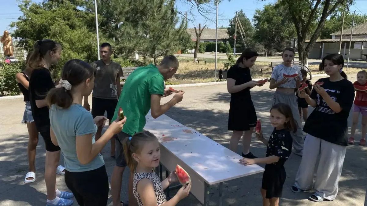 В Новодмитровке Второй Ивановского округа прошел "Арбузный переполох" В Новодмитровке Второй Ивановского округа прошел "Арбузный переполох"