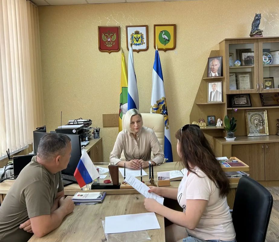 Провела приём граждан. В ходе приёма жители обратились с вопросами, требующих разъяснения и содействия Провела приём граждан. В ходе приёма жители обратились с вопросами, требующих разъяснения и содействия