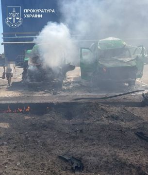 Первые кадры с места удара по территории маркетплейса в Броварах