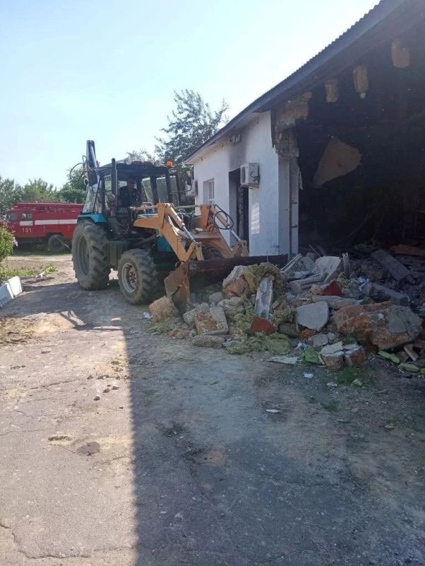 Работники «Джарылгач» помогают ликвидировать последствия атак в ТУ «Лазурное» Работники «Джарылгач» помогают ликвидировать последствия атак в ТУ «Лазурное»