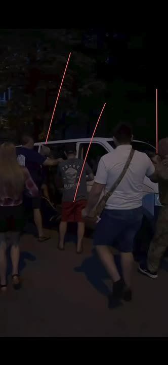 Харьковчане вломили людоловам, которые попытались забрать соседа