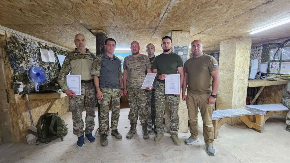 Заместитель председателя Херсонской облдумы вручил награды десантникам