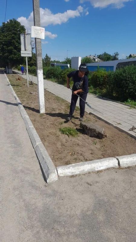 Александр Дудка: Плановая уборка общественных территорий в Новониколаевке Александр Дудка: Плановая уборка общественных территорий в Новониколаевке