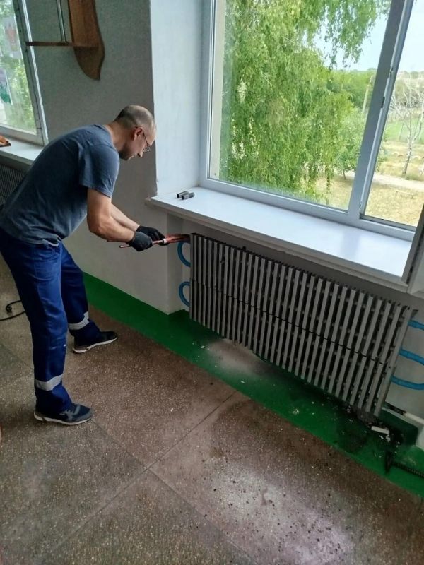 Рязанские специалисты заменили радиаторы отопления в Чаплинской школе №2 Рязанские специалисты заменили радиаторы отопления в Чаплинской школе №2