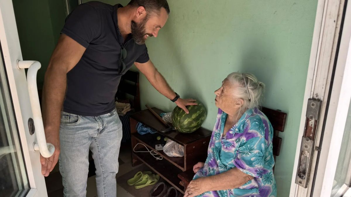 В селе Облои восстановили крышу дома 89-летней местной жительницы В селе Облои восстановили крышу дома 89-летней местной жительницы