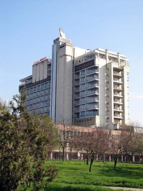 Доброе утро, Херсонщина!. Мечты у нас непогасимыВсегда мечтаем мы, везде,Но в свете лет неумолимыхМы часто говорим себе: Доброе утро, Херсонщина!. Мечты у нас непогасимыВсегда мечтаем мы, везде,Но в свете лет неумолимыхМы часто говорим себе: