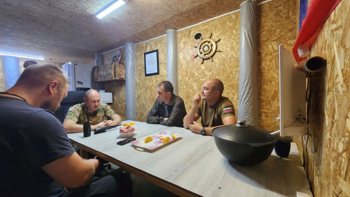 В праздничный День Воздушно-десантных войск Первый секретарь Херсонского областного Комитета КПРФ Рамиль Замалетдинов побывал в ряде подразделений и боевых расположений ВДВ непосредственно на линии боевого соприкосновения на... В праздничный День Воздушно-десантных войск Первый секретарь Херсонского областного Комитета КПРФ Рамиль Замалетдинов побывал в ряде подразделений и боевых расположений ВДВ непосредственно на линии боевого соприкосновения на...