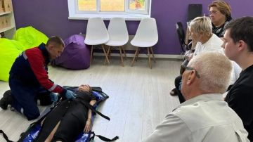Сотрудники Генической и Новотроицкой ТИК и УИК прошли обучение по тактической медицине
