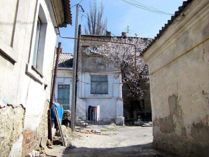 Доброе утро, Херсонщина!. Мечты у нас непогасимыВсегда мечтаем мы, везде,Но в свете лет неумолимыхМы часто говорим себе: Доброе утро, Херсонщина!. Мечты у нас непогасимыВсегда мечтаем мы, везде,Но в свете лет неумолимыхМы часто говорим себе: