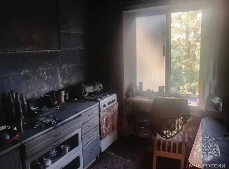 В Новой Каховке пожарные спасли четырех человек из горящих квартир В Новой Каховке пожарные спасли четырех человек из горящих квартир