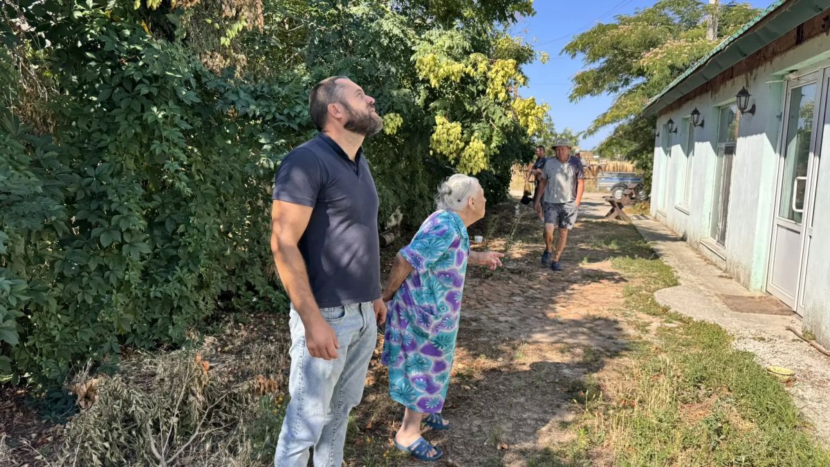 В селе Облои восстановили крышу дома 89-летней местной жительницы В селе Облои восстановили крышу дома 89-летней местной жительницы