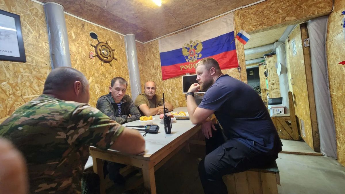 В праздничный День Воздушно-десантных войск Первый секретарь Херсонского областного Комитета КПРФ Рамиль Замалетдинов побывал в ряде подразделений и боевых расположений ВДВ непосредственно на линии боевого соприкосновения на... В праздничный День Воздушно-десантных войск Первый секретарь Херсонского областного Комитета КПРФ Рамиль Замалетдинов побывал в ряде подразделений и боевых расположений ВДВ непосредственно на линии боевого соприкосновения на...