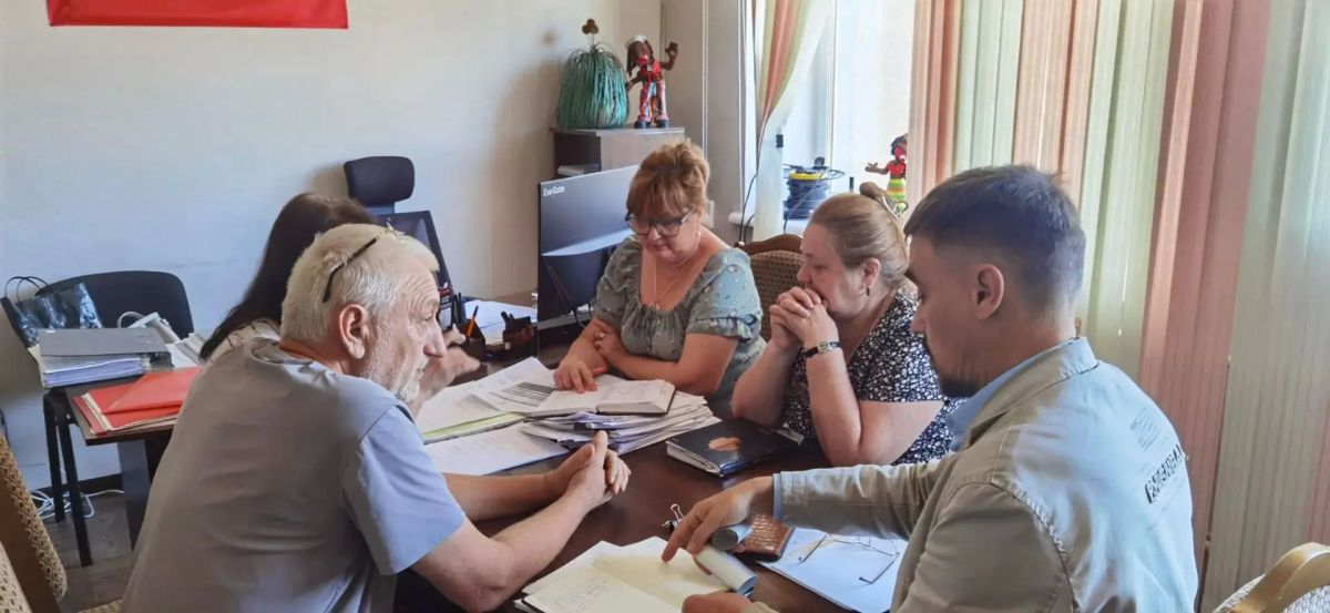 Первый заместитель главы Каховского округа Игорь Бжезицкий провёл рабочее совещание с сотрудниками Каховского культурного центра и Молодёжного центра Первый заместитель главы Каховского округа Игорь Бжезицкий провёл рабочее совещание с сотрудниками Каховского культурного центра и Молодёжного центра