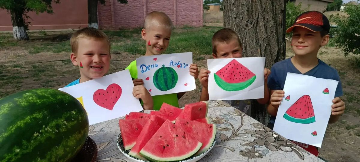 В Красноподольской библиотеке прошёл день вкусного отдыха «Замечательный на вкус — его величество Арбуз», приуроченный к Международному дню арбуза В Красноподольской библиотеке прошёл день вкусного отдыха «Замечательный на вкус — его величество Арбуз», приуроченный к Международному дню арбуза