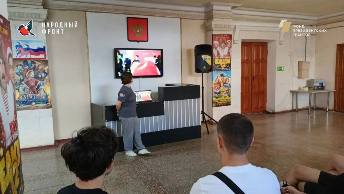 Молодёжка НФ Херсонской области провела агитацию в с. Новоалексеевка Генического района Молодёжка НФ Херсонской области провела агитацию в с. Новоалексеевка Генического района