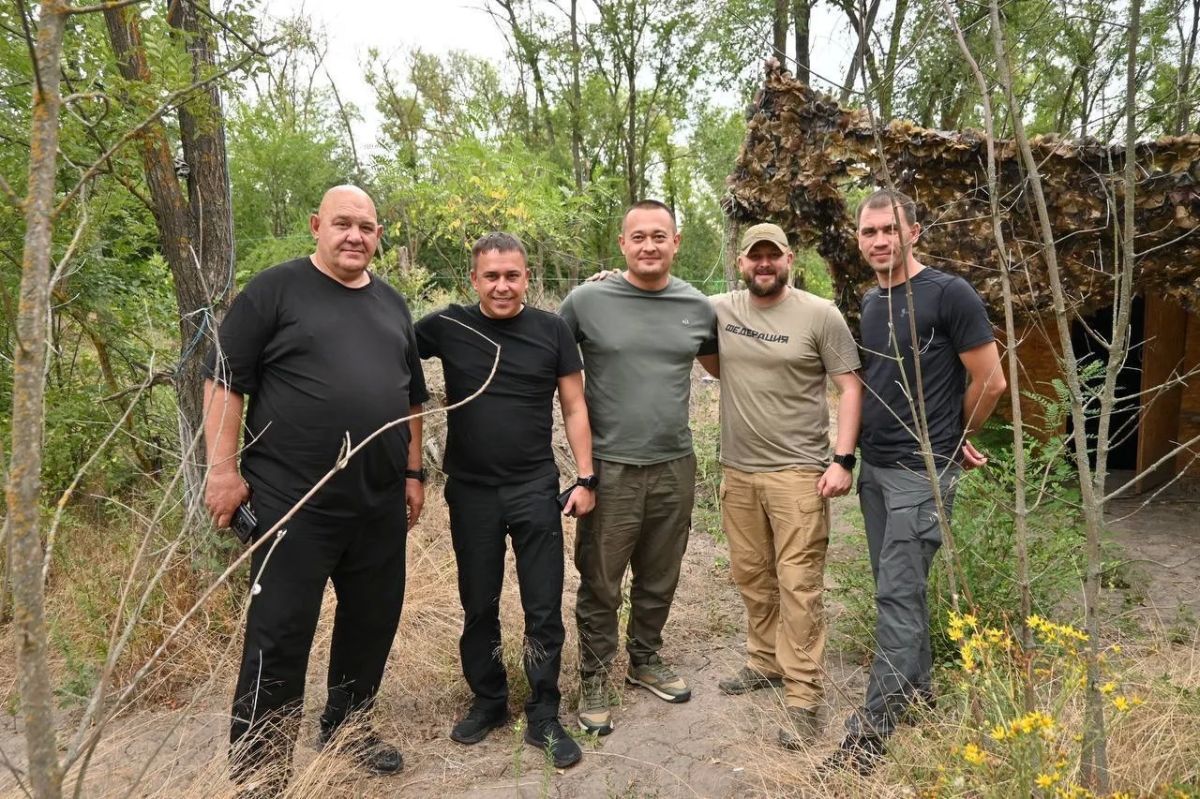 Айрат Гибатдинов в ходе рабочей поездки в Запорожскую область посетил Мелитопольский университет и подразделения ВДВ Айрат Гибатдинов в ходе рабочей поездки в Запорожскую область посетил Мелитопольский университет и подразделения ВДВ