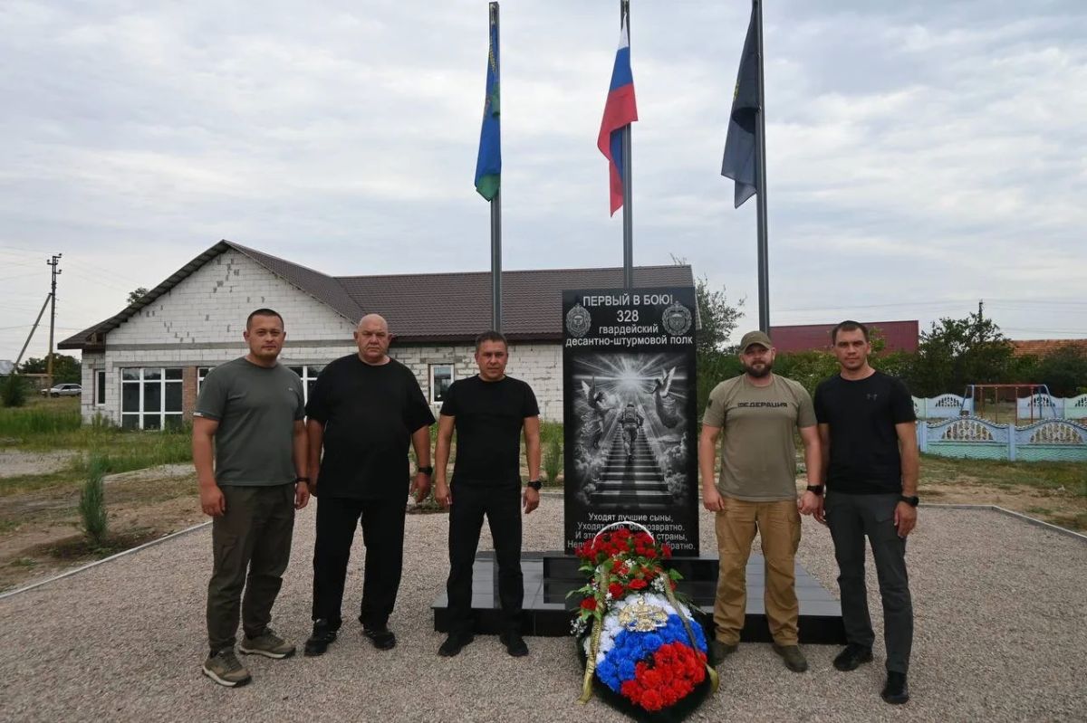 Айрат Гибатдинов в ходе рабочей поездки в Запорожскую область посетил Мелитопольский университет и подразделения ВДВ Айрат Гибатдинов в ходе рабочей поездки в Запорожскую область посетил Мелитопольский университет и подразделения ВДВ