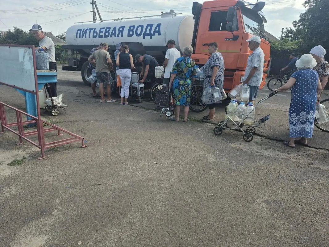 Владимир Сальдо: Дорогие земляки!. Из-за продолжающихся ударов ВСУ по объектам энергетики в ряде округов сохраняются перебои с электроснабжением Владимир Сальдо: Дорогие земляки!. Из-за продолжающихся ударов ВСУ по объектам энергетики в ряде округов сохраняются перебои с электроснабжением