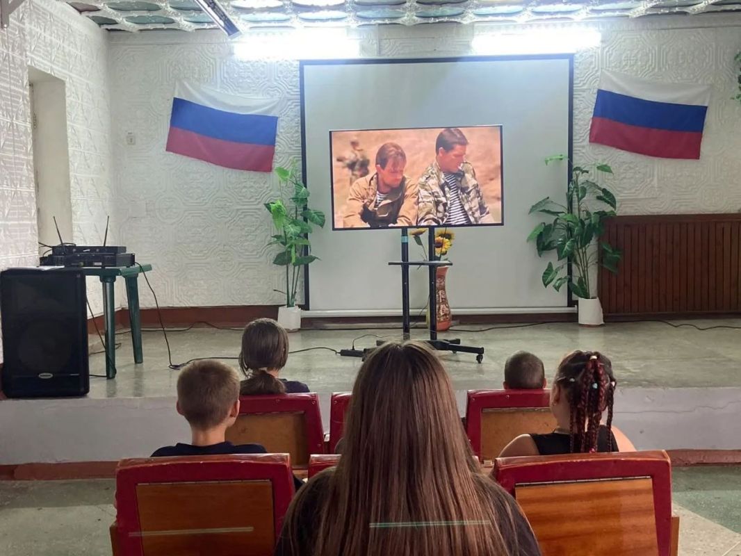 В Хлебодаровском сельском Доме культуры состоялся глубокий и искренний разговор о долге, чести и неразрывной связи поколений защитников Отечества! Урок мужества «Воздушное братство», приуроченный к памятной дате... В Хлебодаровском сельском Доме культуры состоялся глубокий и искренний разговор о долге, чести и неразрывной связи поколений защитников Отечества! Урок мужества «Воздушное братство», приуроченный к памятной дате...