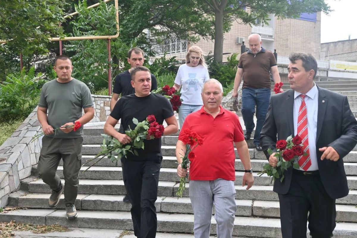Айрат Гибатдинов в ходе рабочей поездки в Запорожскую область посетил Мелитопольский университет и подразделения ВДВ Айрат Гибатдинов в ходе рабочей поездки в Запорожскую область посетил Мелитопольский университет и подразделения ВДВ