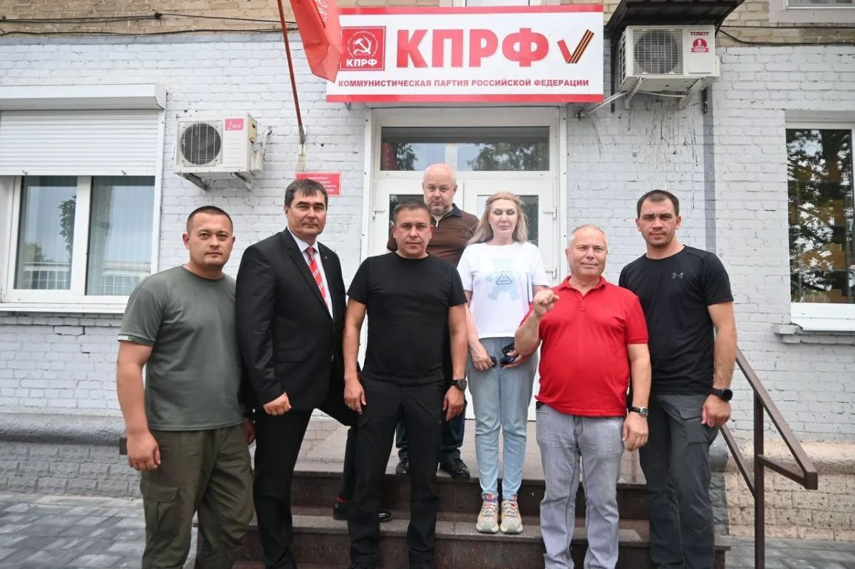 Айрат Гибатдинов в ходе рабочей поездки в Запорожскую область посетил Мелитопольский университет и подразделения ВДВ Айрат Гибатдинов в ходе рабочей поездки в Запорожскую область посетил Мелитопольский университет и подразделения ВДВ