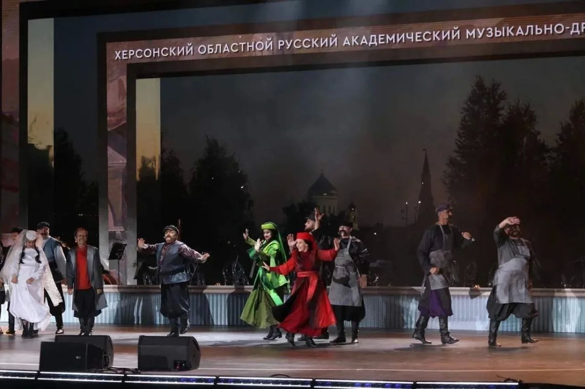 Херсонский областной музыкально-драматический театр представил комедию-водевиль "Ханума" в московском парке "Зарядье" Херсонский областной музыкально-драматический театр представил комедию-водевиль "Ханума" в московском парке "Зарядье"