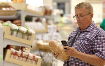 Путин подписал закон о мониторинге цен на продукты по всей цепочке — от производителя до магазина