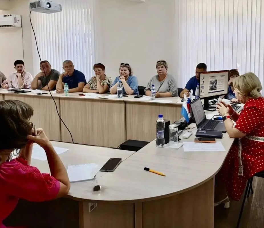 Сотрудники государственных и муниципальных учреждений Донбасса и Новороссии прошли обучение по подготовке объектов ЖКХ к осенне-зимнему периоду Сотрудники государственных и муниципальных учреждений Донбасса и Новороссии прошли обучение по подготовке объектов ЖКХ к осенне-зимнему периоду