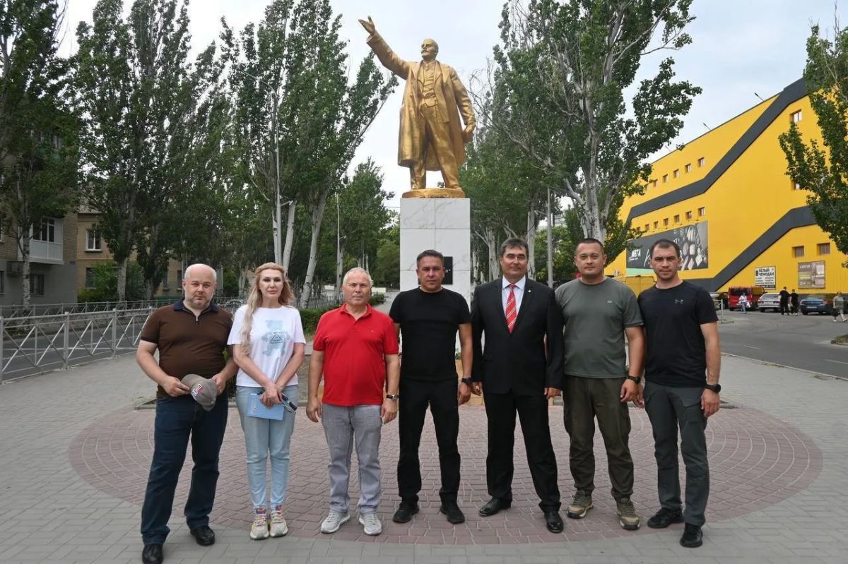 Айрат Гибатдинов в ходе рабочей поездки в Запорожскую область посетил Мелитопольский университет и подразделения ВДВ Айрат Гибатдинов в ходе рабочей поездки в Запорожскую область посетил Мелитопольский университет и подразделения ВДВ
