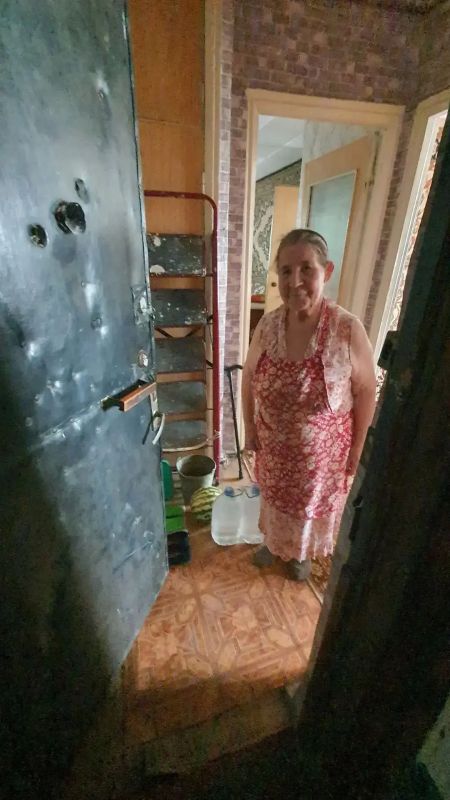 Игорь Кастюкевич: Херсонская область. В Новотроицком округе совместно с администрацией округа продолжаем раздачу питьевой бутилированный воды жителям Игорь Кастюкевич: Херсонская область. В Новотроицком округе совместно с администрацией округа продолжаем раздачу питьевой бутилированный воды жителям