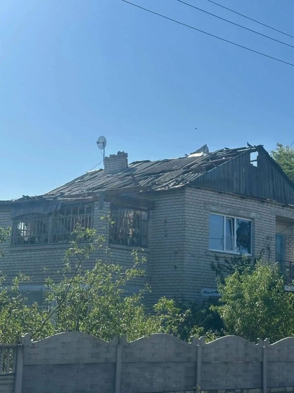 После удара БПЛА в Каховке полностью выгорели шесть квартир После удара БПЛА в Каховке полностью выгорели шесть квартир