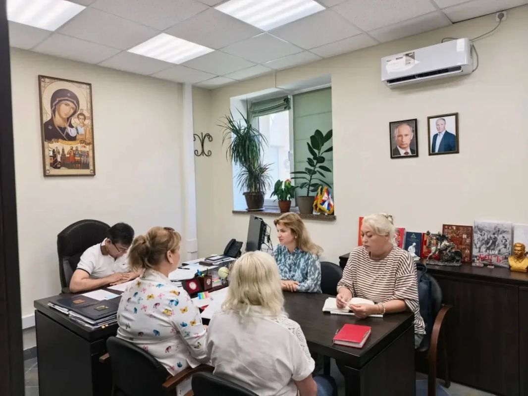 Сегодня провели рабочее совещание с Заместителем Председателя Правительства Херсонской области С.Н. Черевко, представителями Министерства труда и социальной защиты, а также Отделом по обеспечению деятельности областной... Сегодня провели рабочее совещание с Заместителем Председателя Правительства Херсонской области С.Н. Черевко, представителями Министерства труда и социальной защиты, а также Отделом по обеспечению деятельности областной...