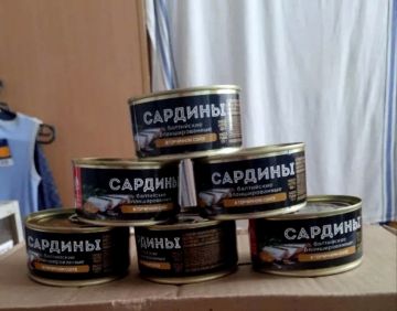 «Народный фронт» передал рыбные консервы жителям прифронтового Каховского округа