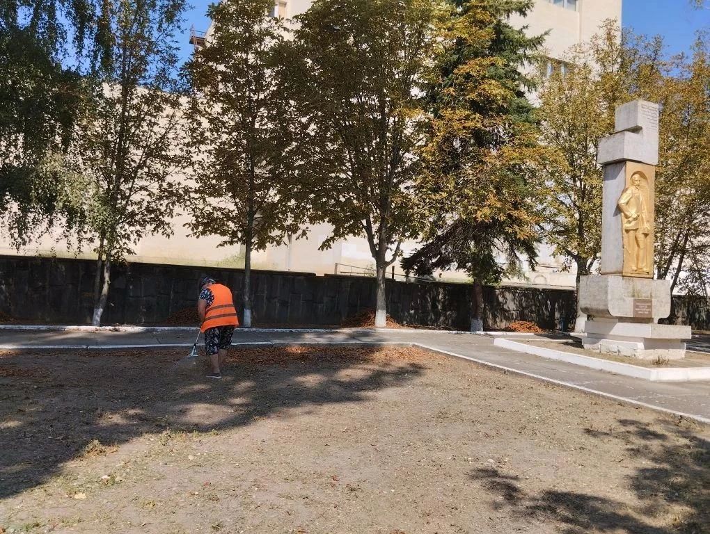 Сотрудники «Джарылгач» поддерживают чистоту в Скадовске Сотрудники «Джарылгач» поддерживают чистоту в Скадовске