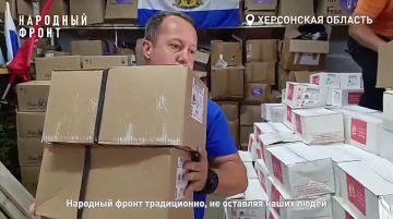 Народный фронт передал Каховскому округу 3 000 банок рыбных консервов