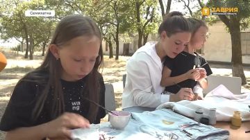 В Семихатке прошел первый мастер-класс по росписи одежды