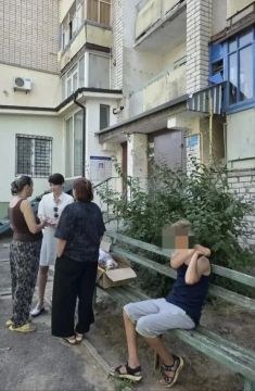 Специалисты отдела опеки и замглавы Новокаховского округа Юлия Боган провели выездную проверку семьи с несовершеннолетними детьми