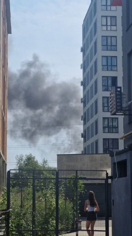 Львов частично обесточен после взрыва на электроподстанции, пишут местные паблики Львов частично обесточен после взрыва на электроподстанции, пишут местные паблики
