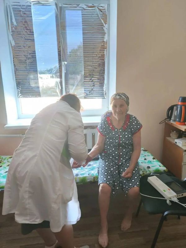 Врачи Горностаевской ЦРБ провели выездной прием в селе Константиновка Врачи Горностаевской ЦРБ провели выездной прием в селе Константиновка