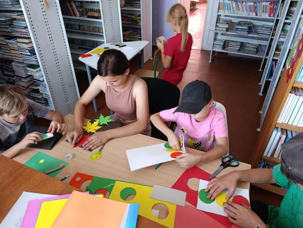 В библиотеках Каховского округа прошли мероприятия ко Дню светофора В библиотеках Каховского округа прошли мероприятия ко Дню светофора