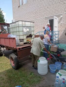 В Лазурном организовали доставку технической воды в детский сад и для населения