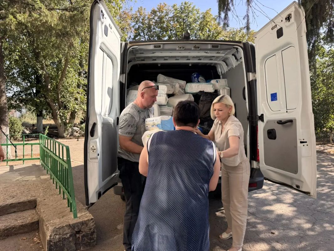 Сегодня в Чаплинский гериатрический пансионат доставила гуманитарную помощь от шеф-региона Рязанская область Сегодня в Чаплинский гериатрический пансионат доставила гуманитарную помощь от шеф-региона Рязанская область