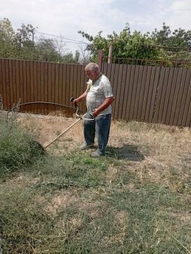 Надежда Бабешко: Доброта в действии: волонтёры помогли пенсионерке навести порядок во дворе