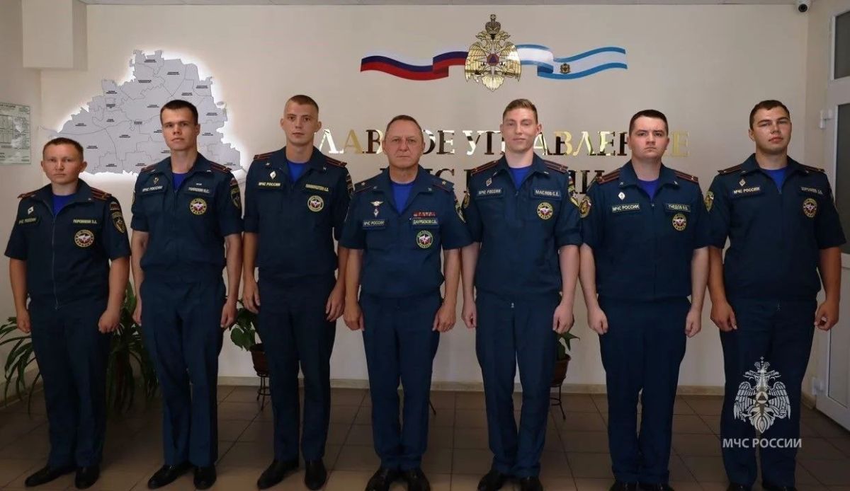 Новым сотрудникам МЧС Херсонской области торжественно вручили служебные удостоверения Новым сотрудникам МЧС Херсонской области торжественно вручили служебные удостоверения