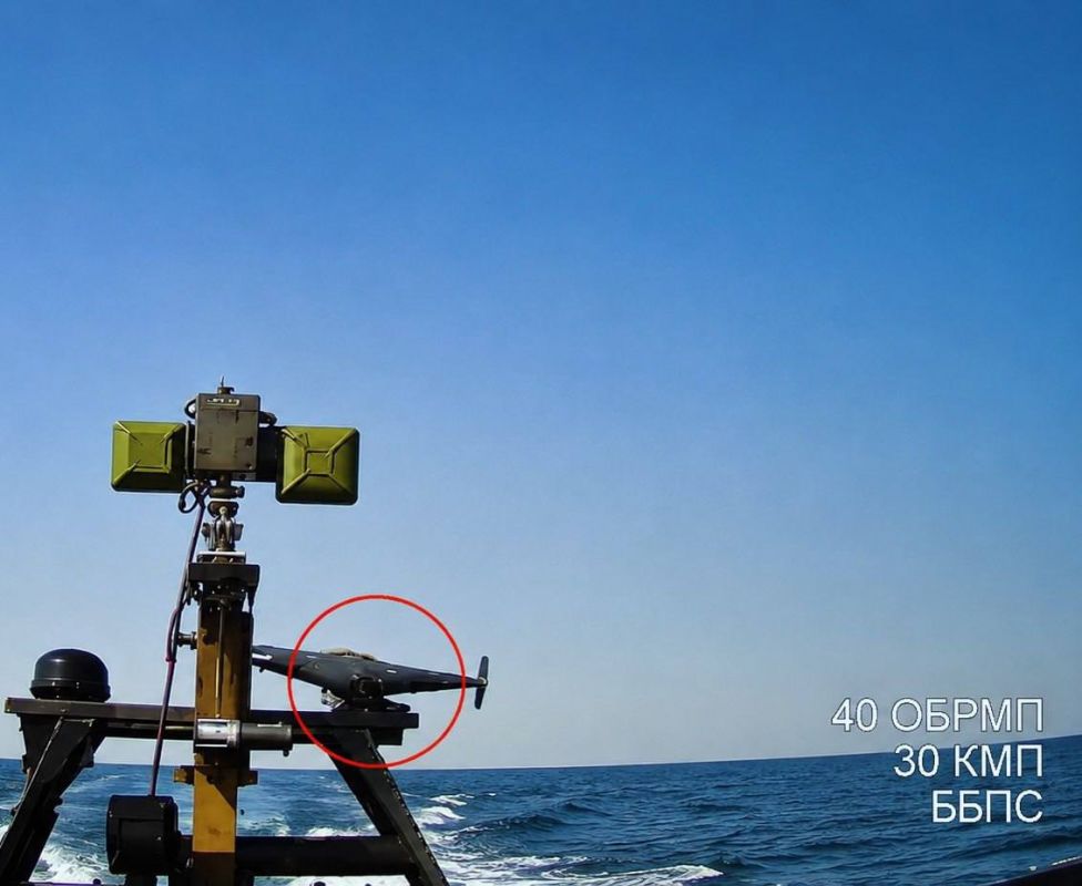 Украинский БЭК Barracuda возле Кинбурнской косы делает селфи за секунду до встречи с догнавшим его дроном-камикадзе «Герань-4 сикер»