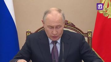 Президент России Владимир Путин провёл совещание с членами Совбеза РФ